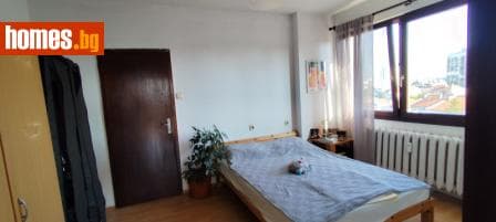 Тристаен, 90m²