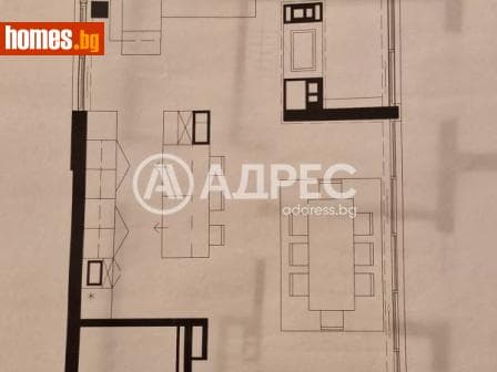 Тристаен, 250m²