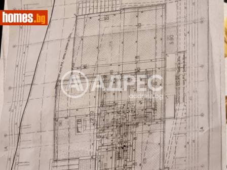 Тристаен, 250m²