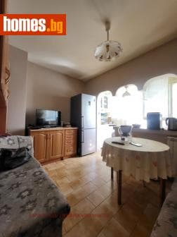 Тристаен, 85m²