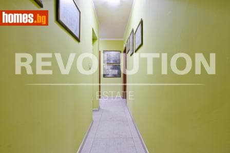 Тристаен, 120m²