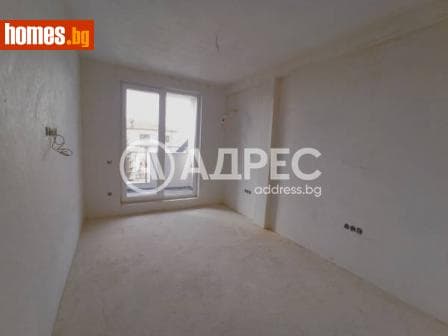 Тристаен, 106m²