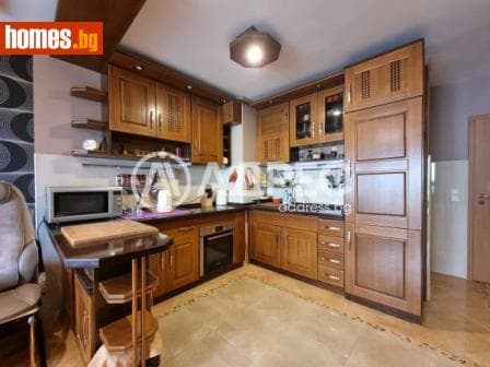 Тристаен, 99m²