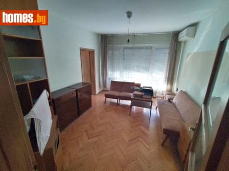 Тристаен, 72m²