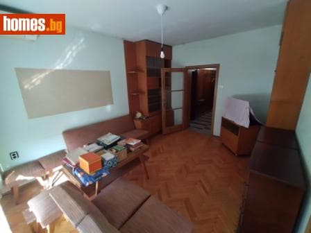 Тристаен, 72m²