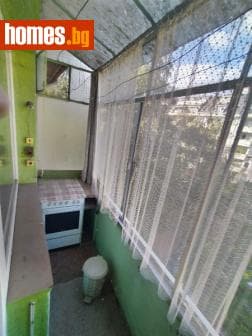 Тристаен, 72m²