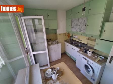 Тристаен, 72m²