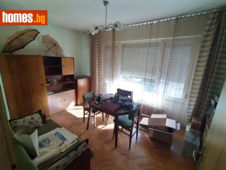 Тристаен, 72m²