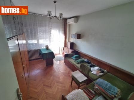 Тристаен, 72m²