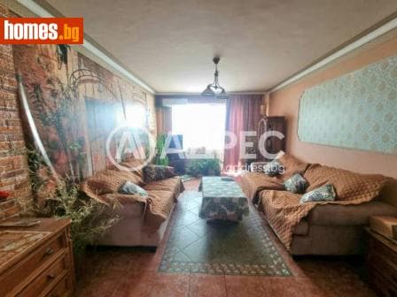 Тристаен, 84m²
