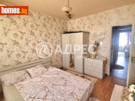 Тристаен, 84m²