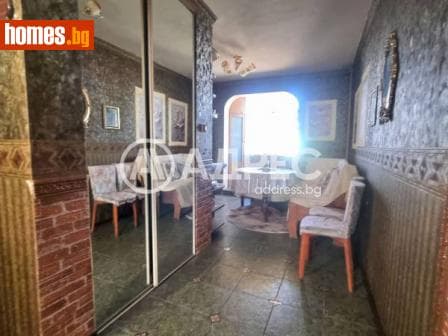 Тристаен, 84m²