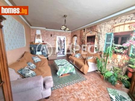 Тристаен, 84m²