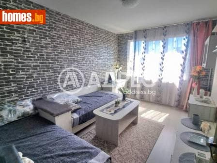 Тристаен, 84m²