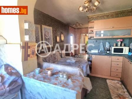Тристаен, 84m²