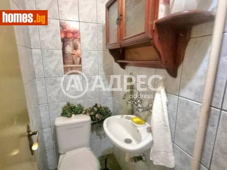 Тристаен, 84m²
