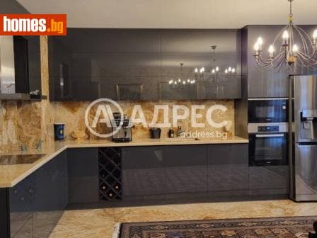 Тристаен, 103m²