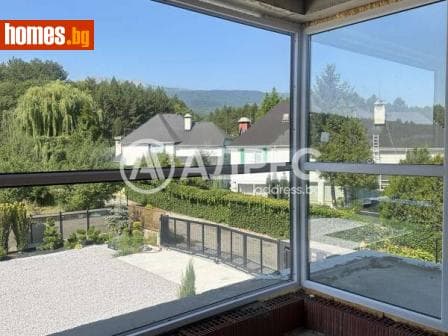 Тристаен, 98m²