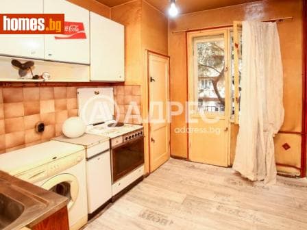 Тристаен, 73m²