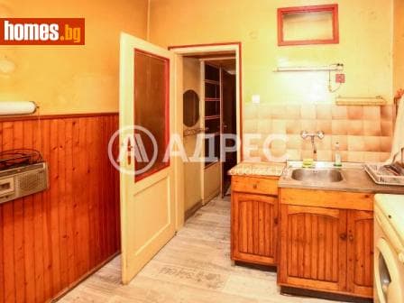 Тристаен, 73m²