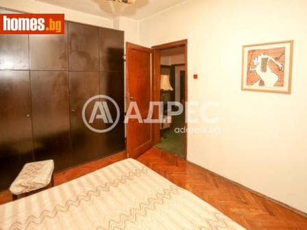 Тристаен, 73m²