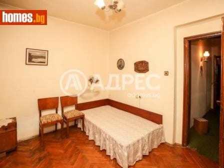 Тристаен, 73m²