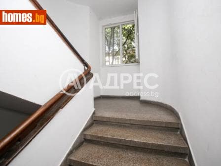 Тристаен, 73m²