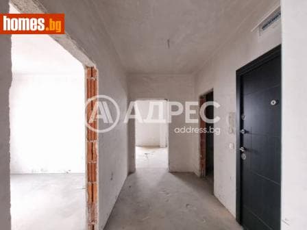 Тристаен, 92m²