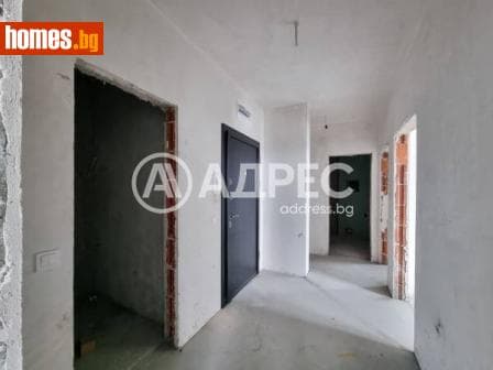 Тристаен, 92m²