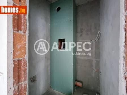 Тристаен, 92m²