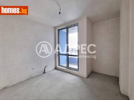 Тристаен, 92m²