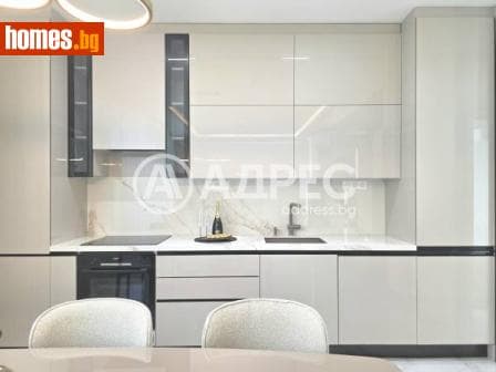 Тристаен, 125m²