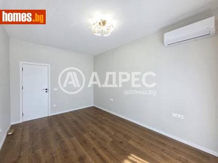 Тристаен, 125m²