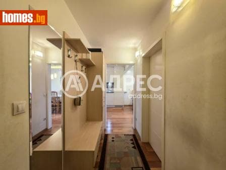 Тристаен, 103m²