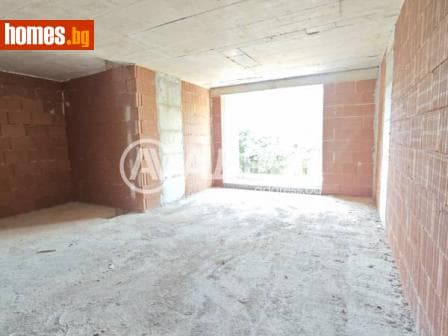 Тристаен, 99m²