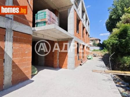 Тристаен, 99m²