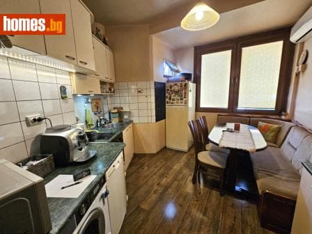 Тристаен, 75m²