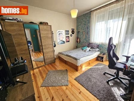 Тристаен, 75m²