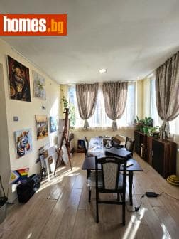 Тристаен, 104m²