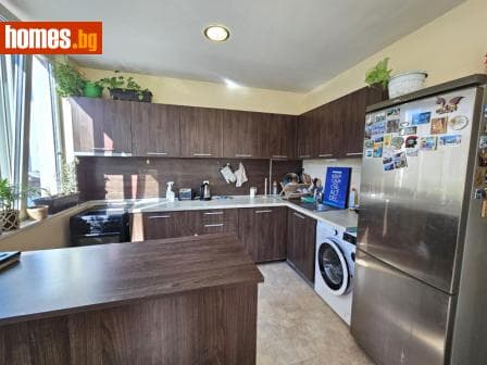 Тристаен, 104m²
