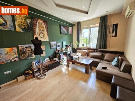 Тристаен, 104m²