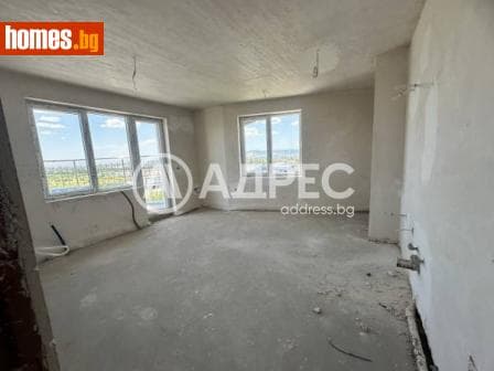 Тристаен, 83m²