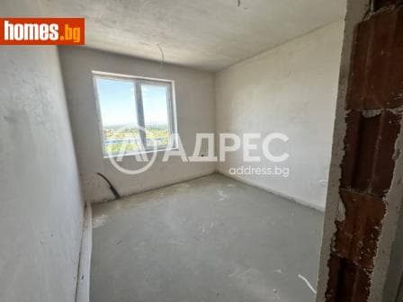Тристаен, 83m²