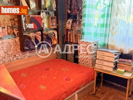 Тристаен, 90m²