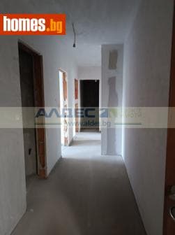 Тристаен, 97m²