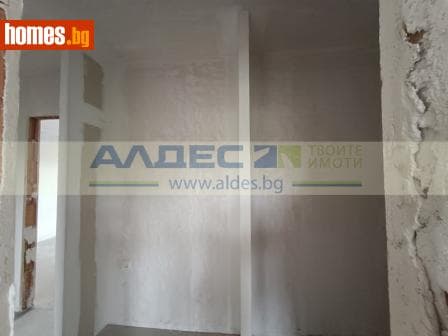 Тристаен, 97m²