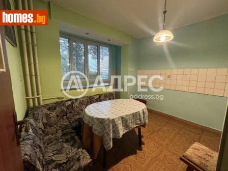 Тристаен, 75m²