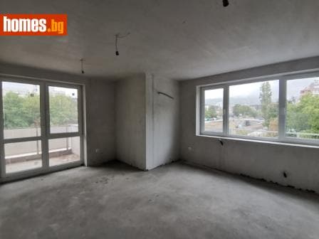 Тристаен, 96m²