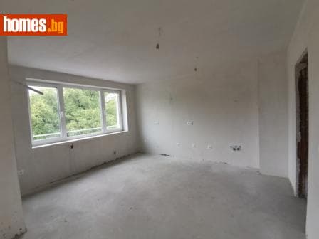 Тристаен, 96m²