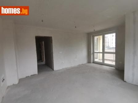 Тристаен, 96m²